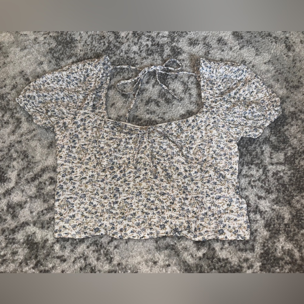 American Eagle 100% Cotton Puff Sleeve Floral Crop Top White and Blue Size Small